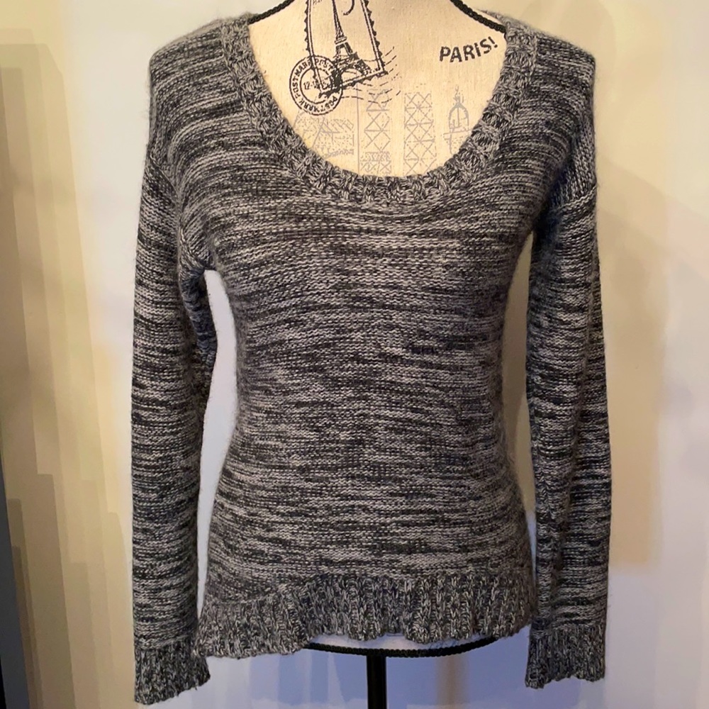 •2 for $15•Guess size small sweater 🍬PICK 3 for $20